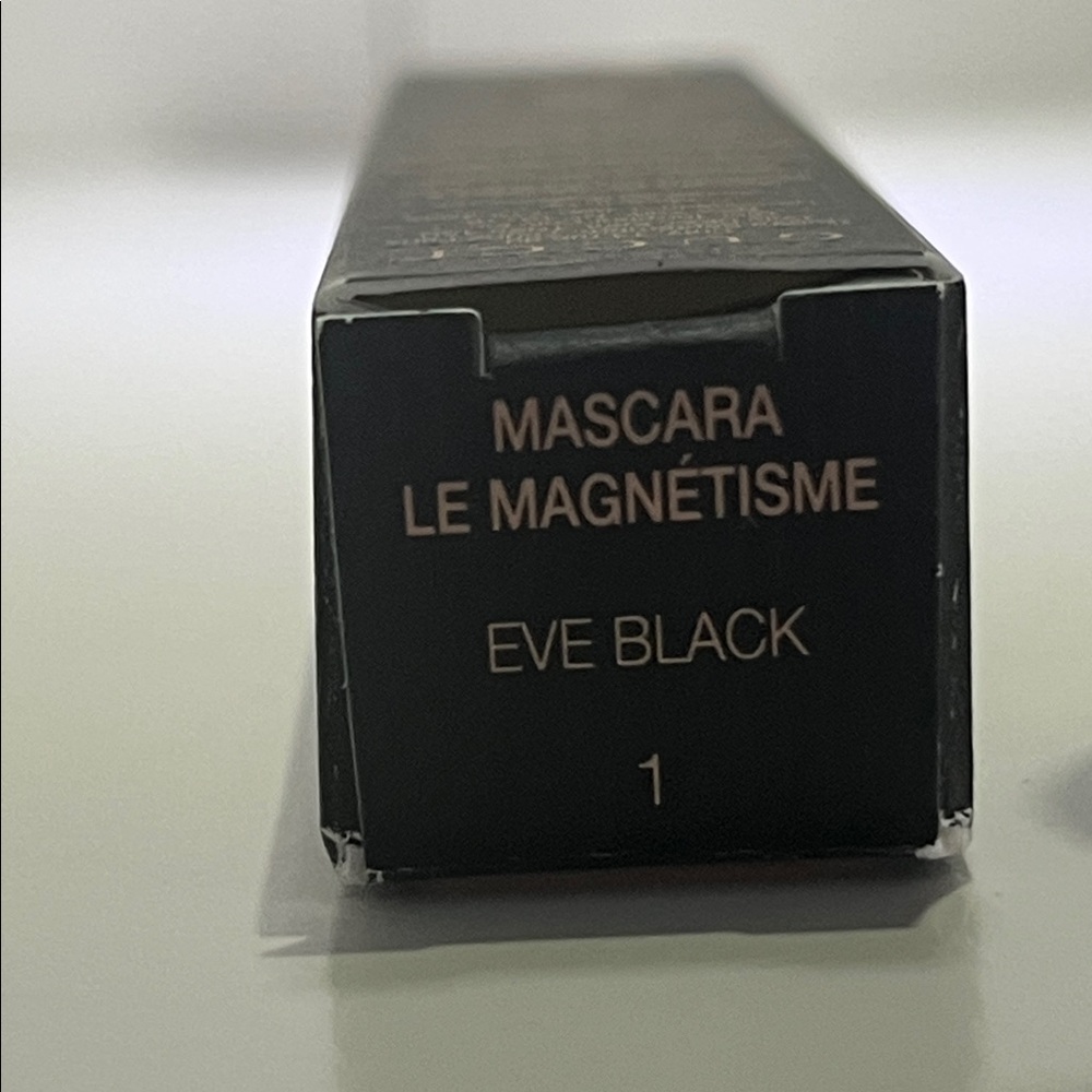 GUCCI FULL FAN EFFECT VOLUME & CURL MINI TRAVEL SIZE MASCARA-NEW - Picture 4 of 4